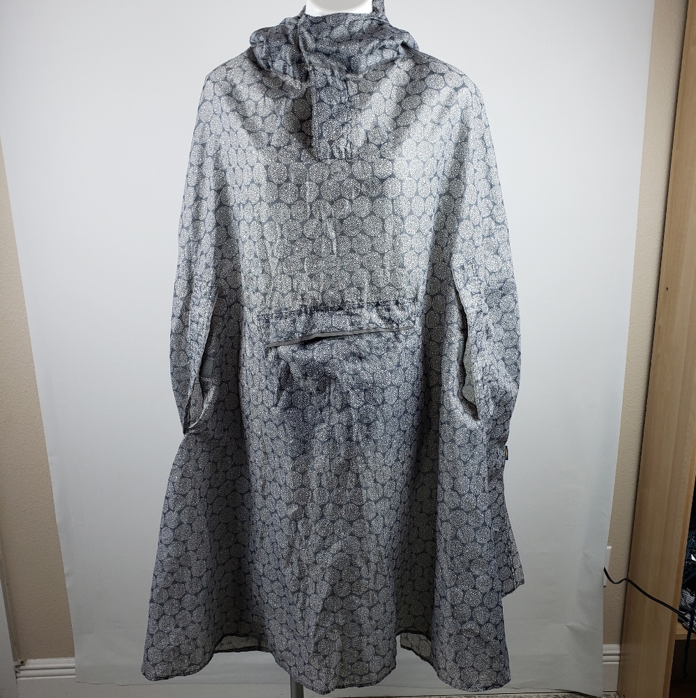 REUSABLE RAIN PONCHO